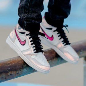 Nike SB x Air Jordan 1 Retro High OG Light Bone (NYC to Paris)